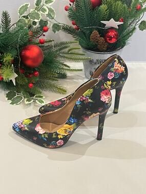 Abound Black Floral Heels Size 5.5